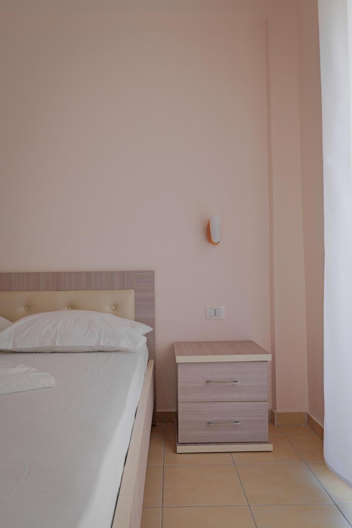 Dana Hotel Apartments Sarandë Exterior foto